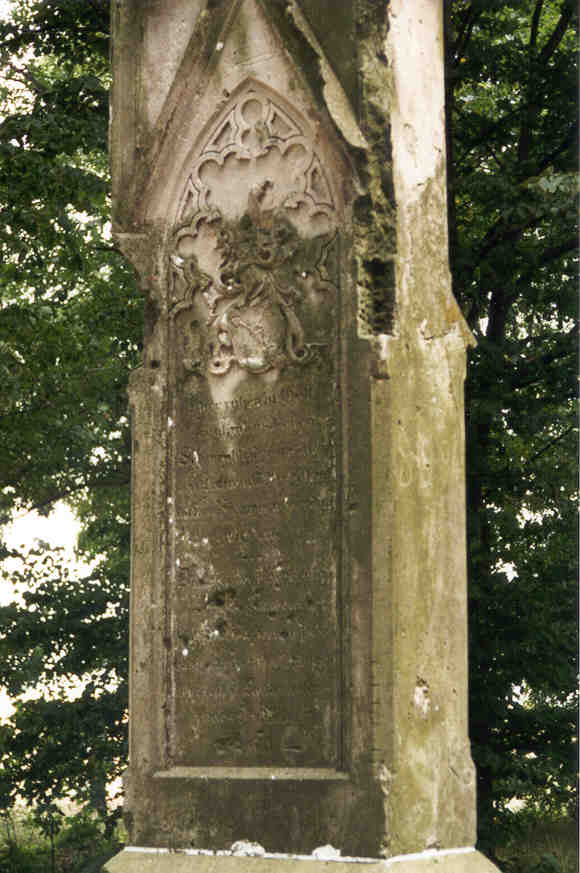 Top of Vieweg Monumentshowing damage 1998